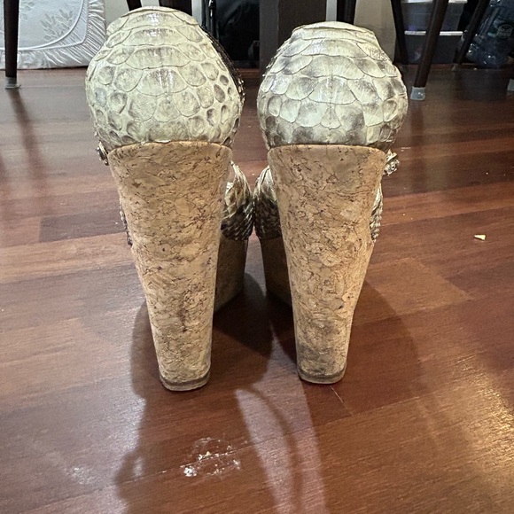 Gorgeous Alexandre Birman Python wedges size 39, hard to find! - Picture 5 of 5